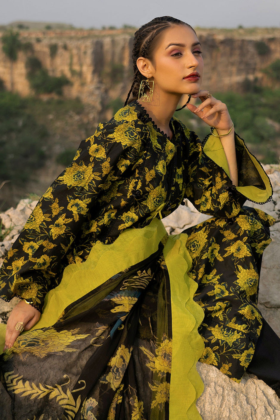 3 Piece Unstitched Printed Lawn Suit with Chiffon Dupatta