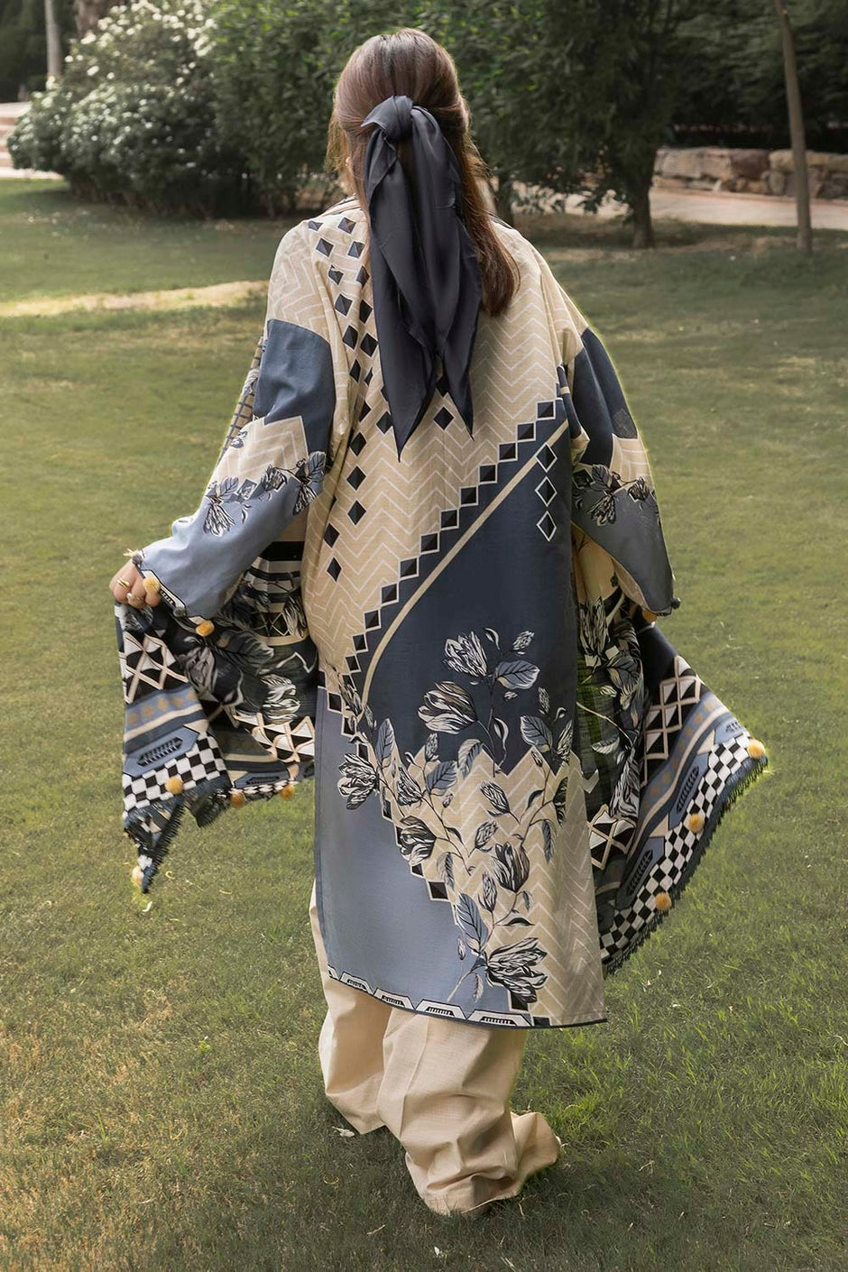 3 Piece Unstitched Printed Khaddar Suit