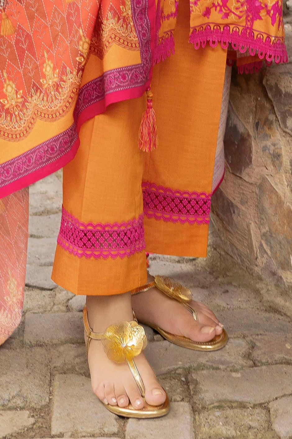 3 Piece Unstitched Printed Khaddar Suit