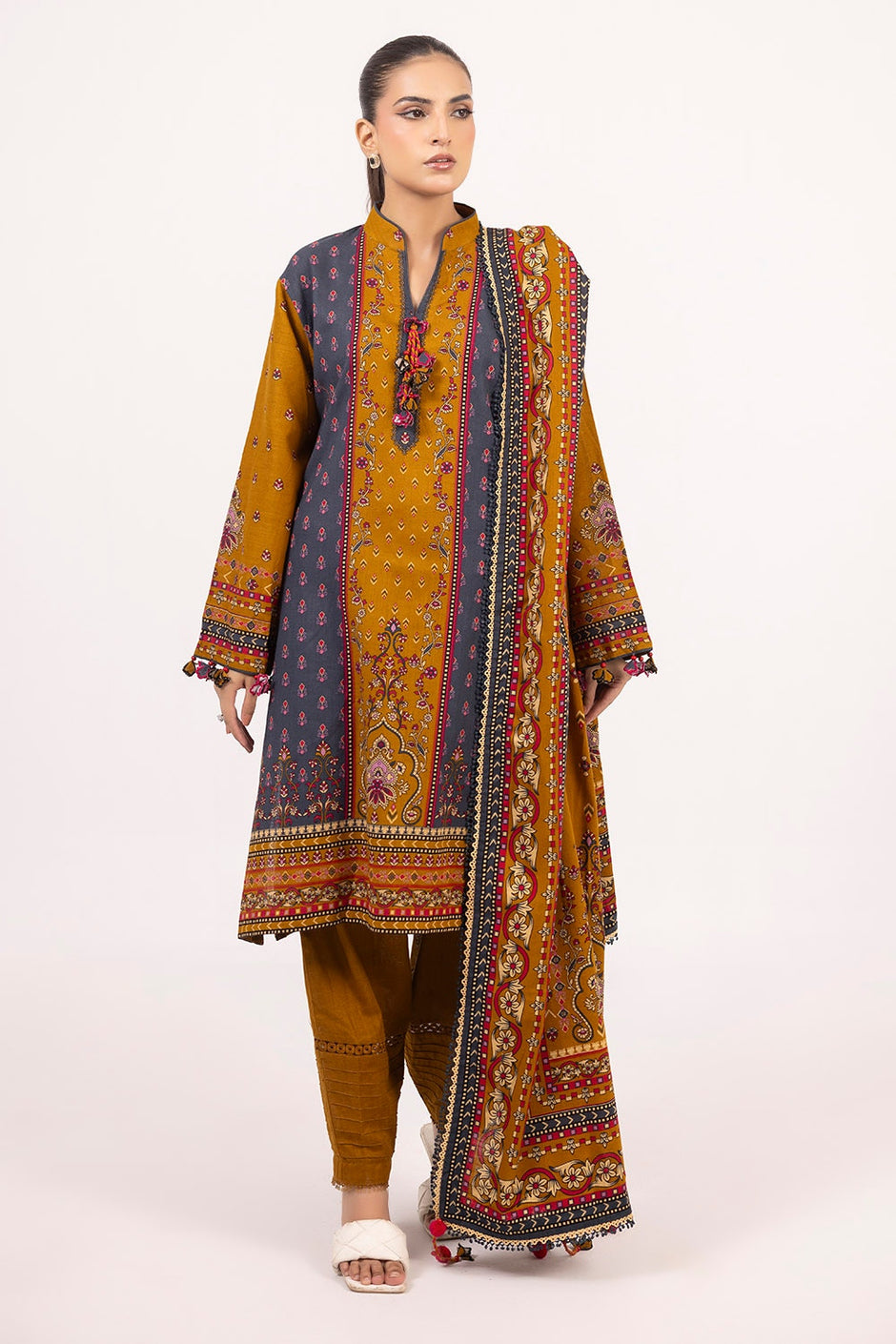 3 Piece Unstitched Printed Khaddar Suit