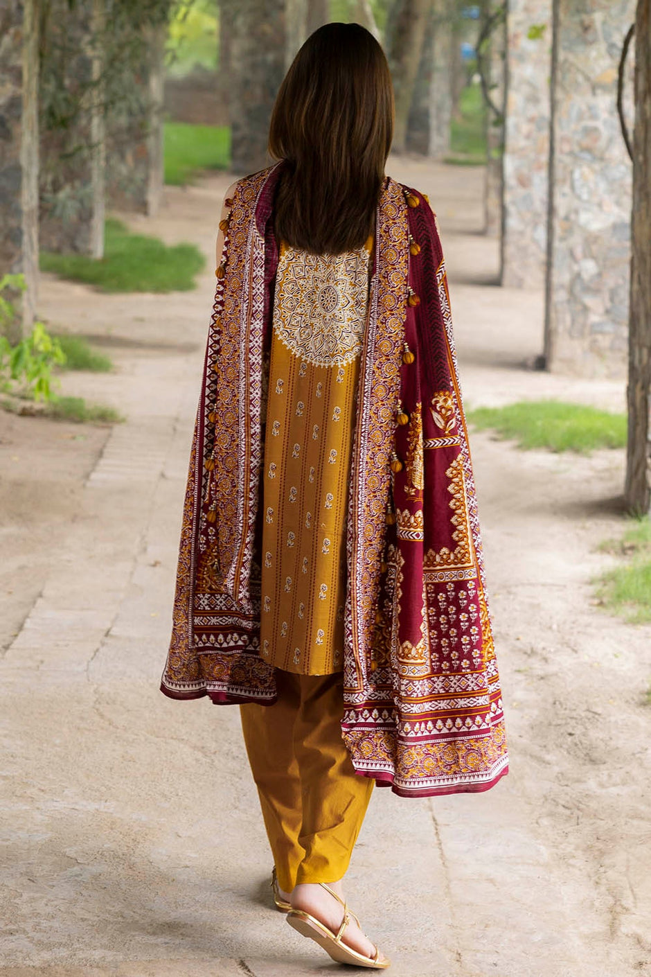 3 Piece Unstitched Printed Khaddar Suit