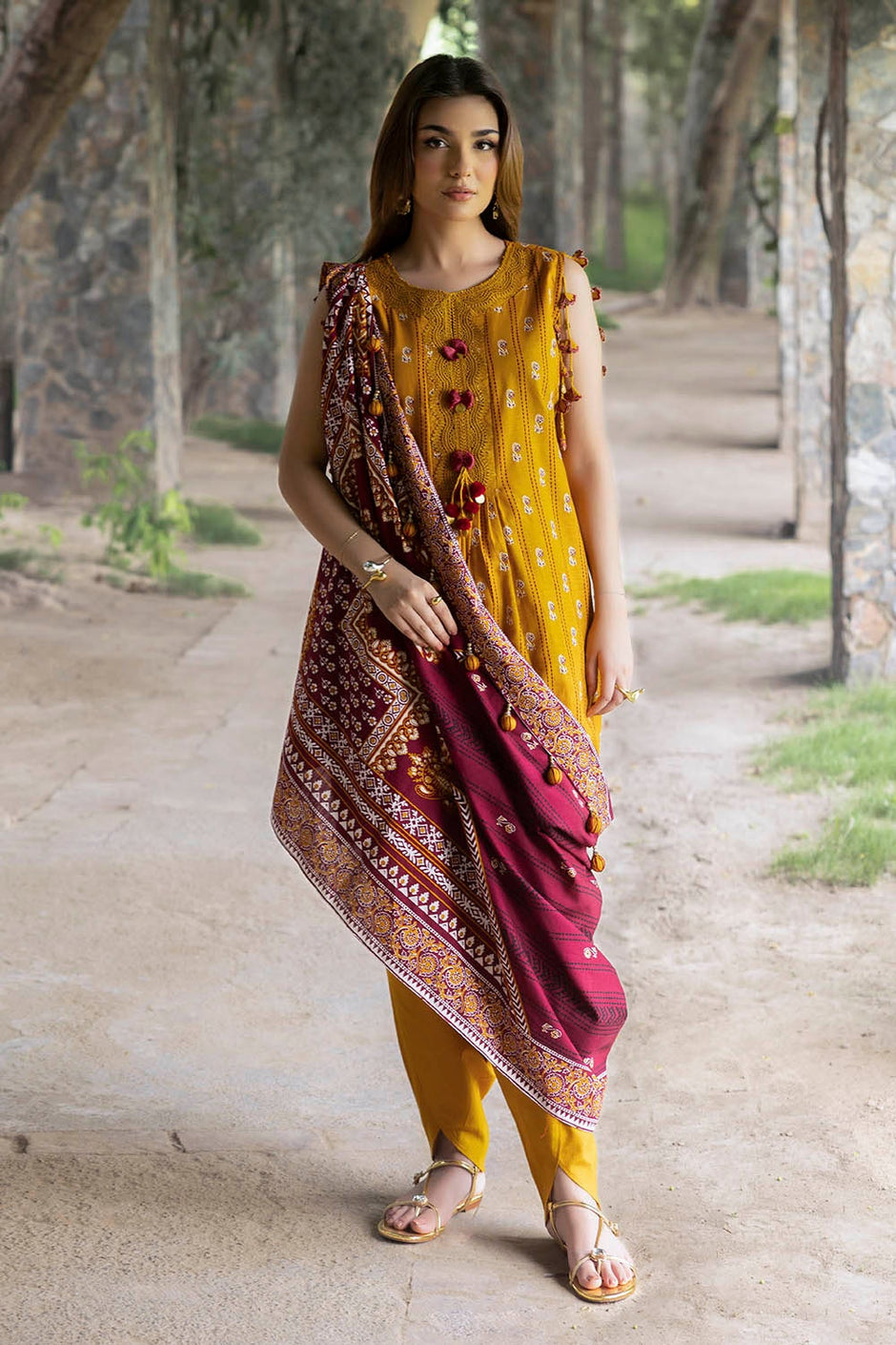 3 Piece Unstitched Printed Khaddar Suit