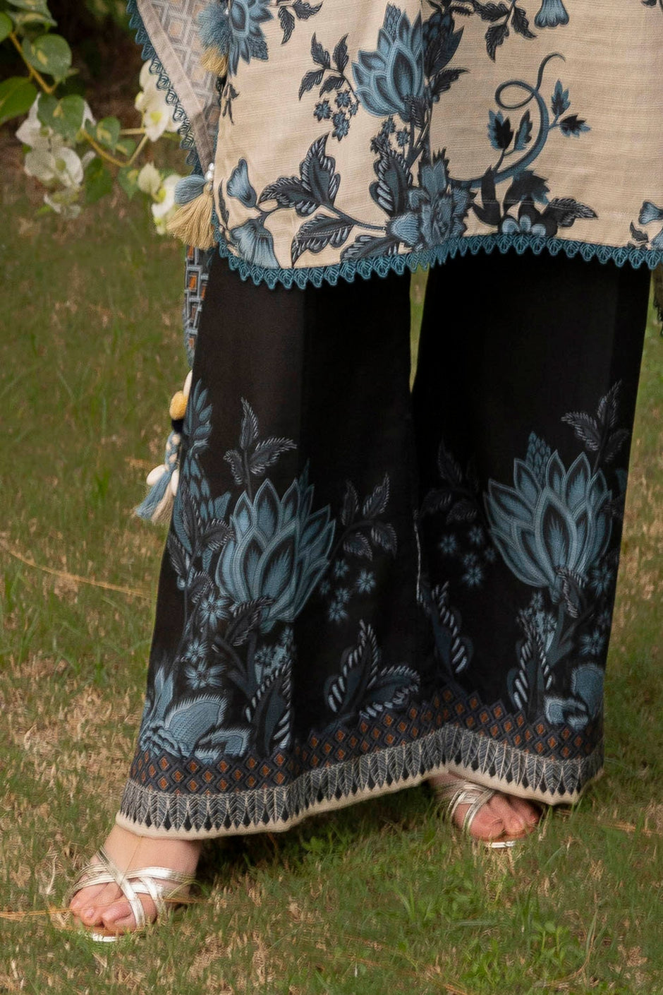 3 Piece Unstitched Printed Khaddar Suit