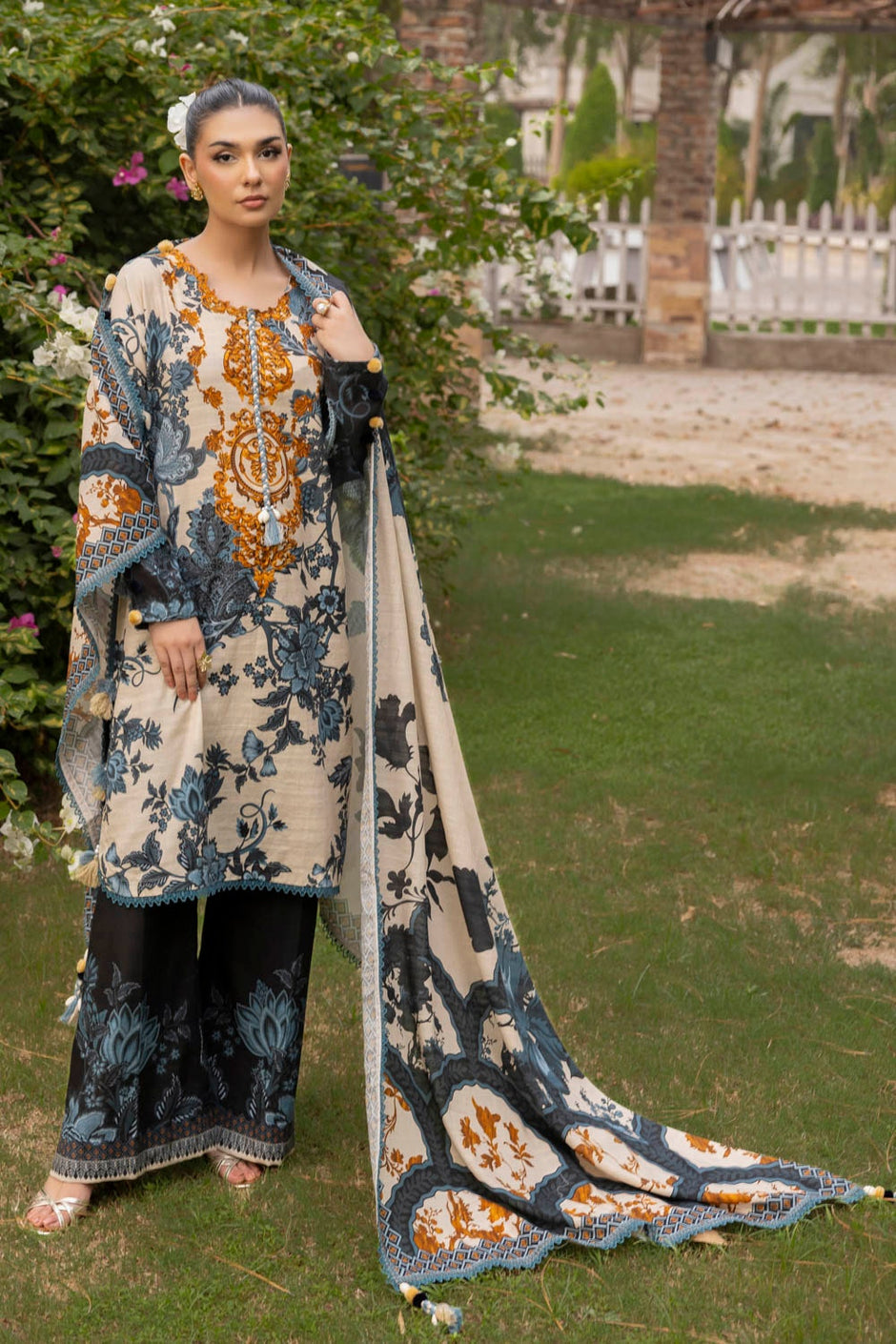 3 Piece Unstitched Printed Khaddar Suit