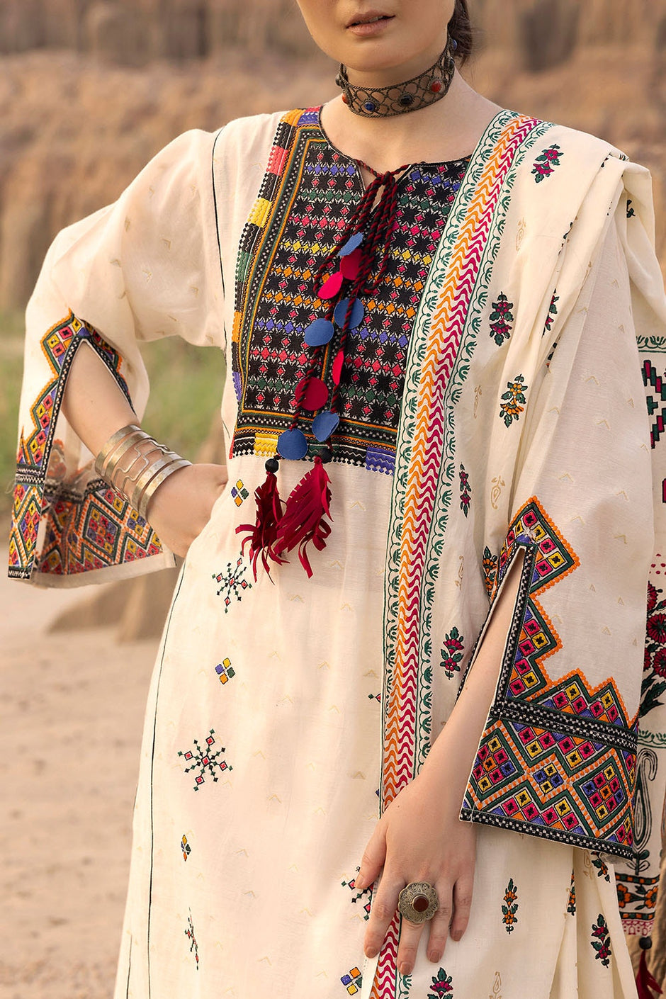 3 Piece Unstitched Embroidered Zari Jacquard Suit with Gold Printed Lawn Dupatta CL-52525