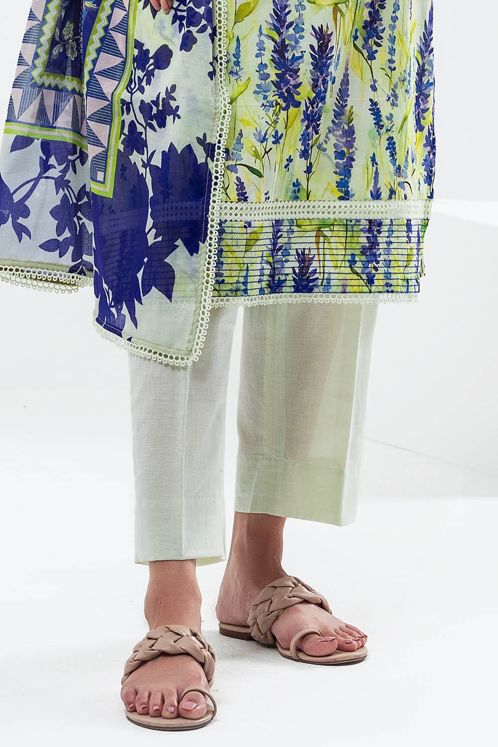 3 Piece Unstitched Printed Lawn Suit SD-52135