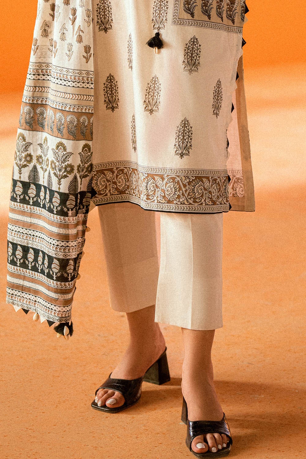 3 Piece Unstitched Printed Lawn Suit CL-62012