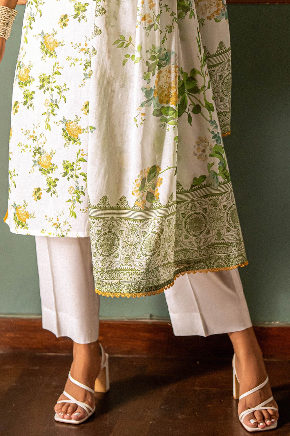 3 Piece Unstitched Printed Lawn Suit SD-52147
