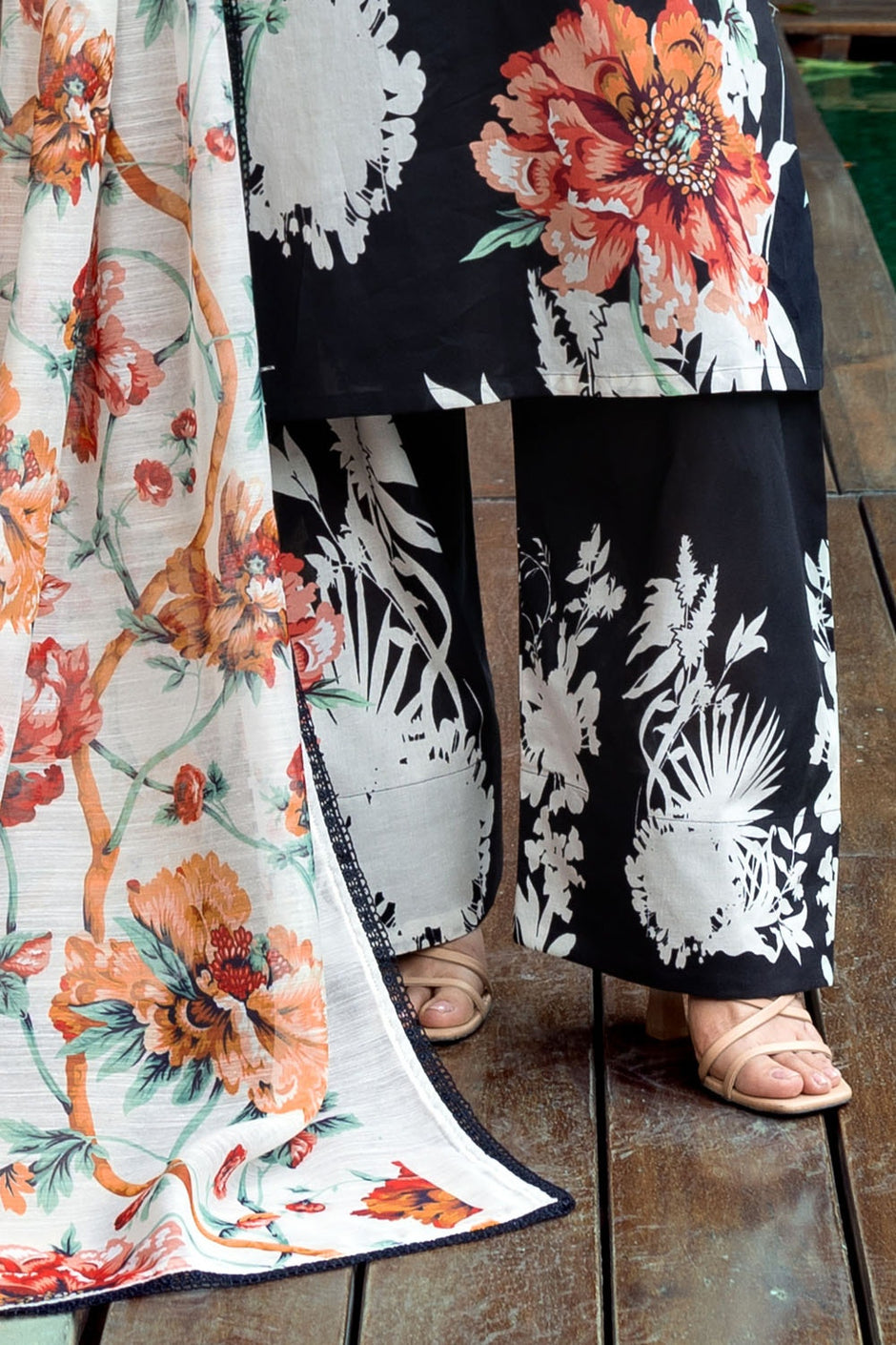 3 Piece Unstitched Printed Lawn Suit with Paper Cotton Dupatta