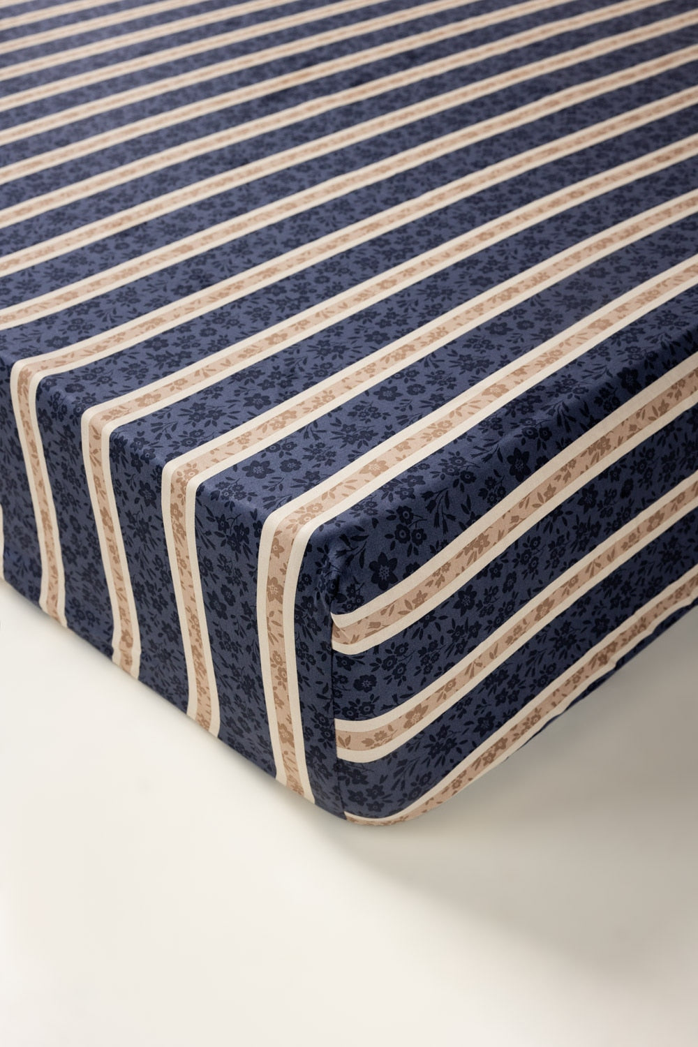 Quad Patch T-200 Fitted Sheet Set