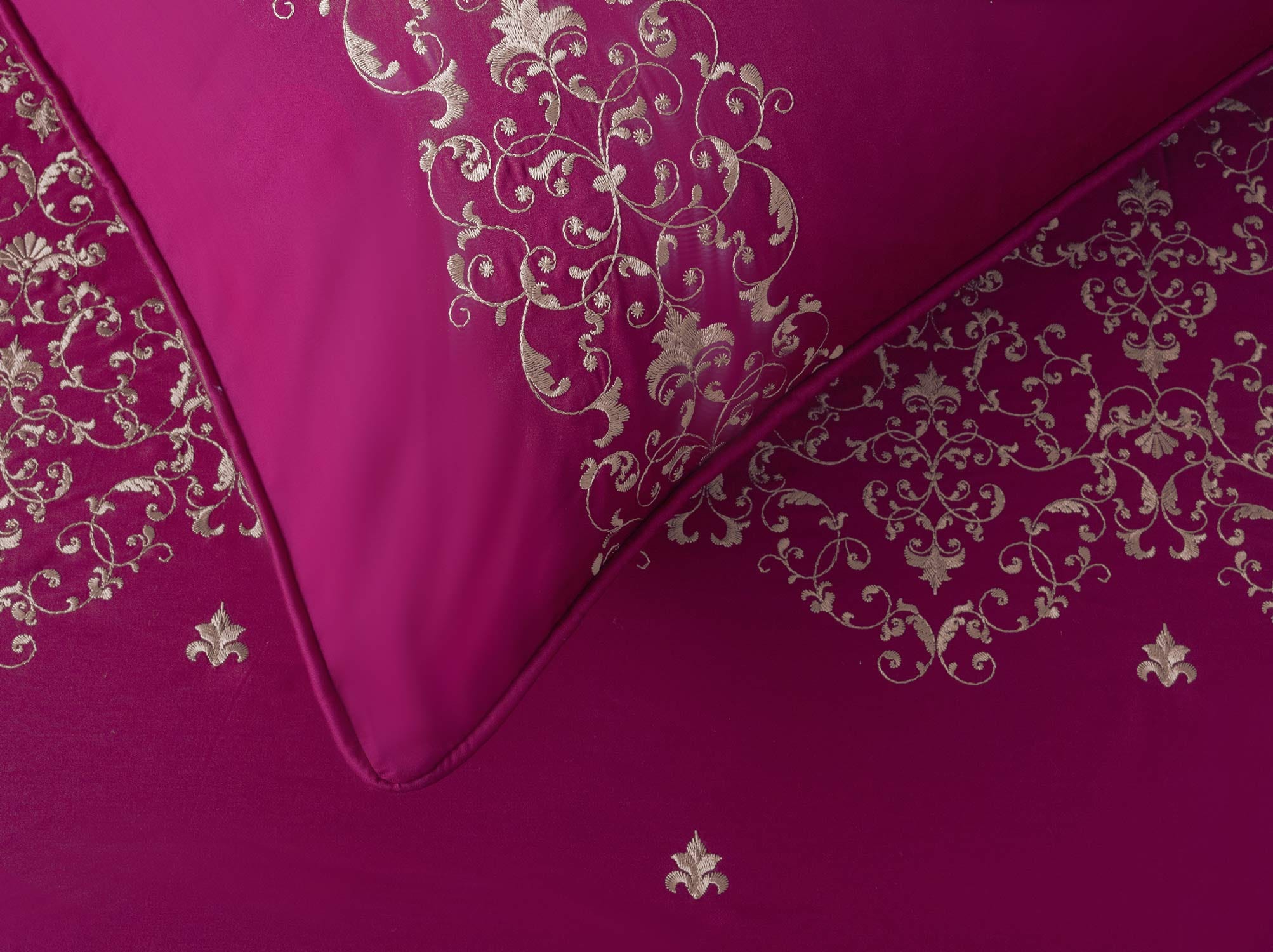 Red Bud T-400 Embroidered Quilt Cover Set