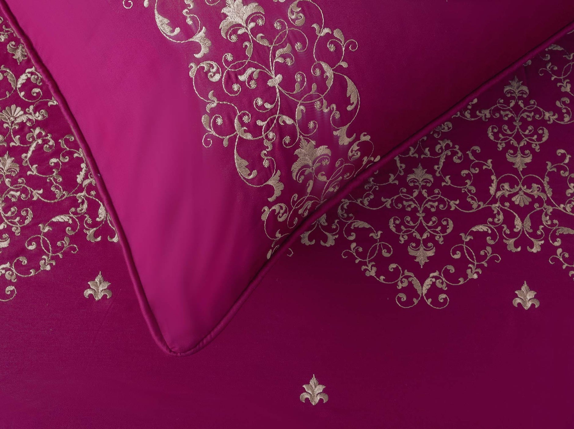 Red Bud T-400 Embroidered Quilt Cover Set