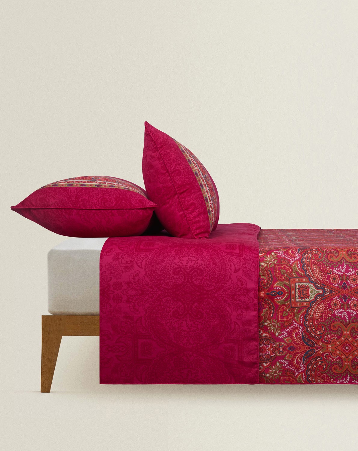 Royal Garnet T-200 Quilt Cover Set