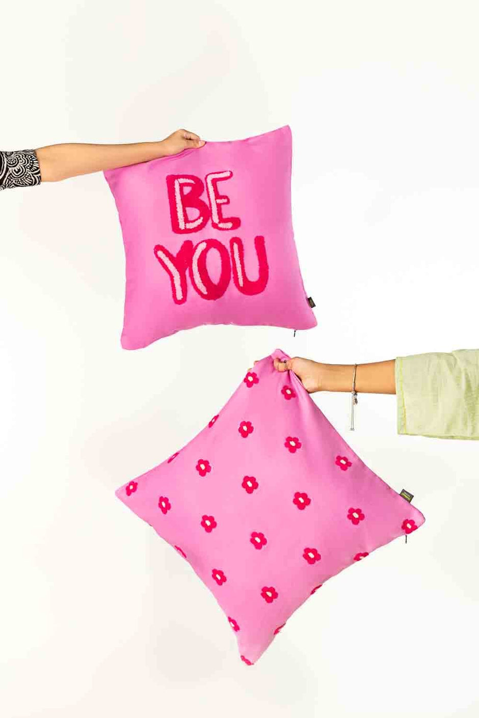 SS25-EC-020 B Terry Embroidered Cushion Cover