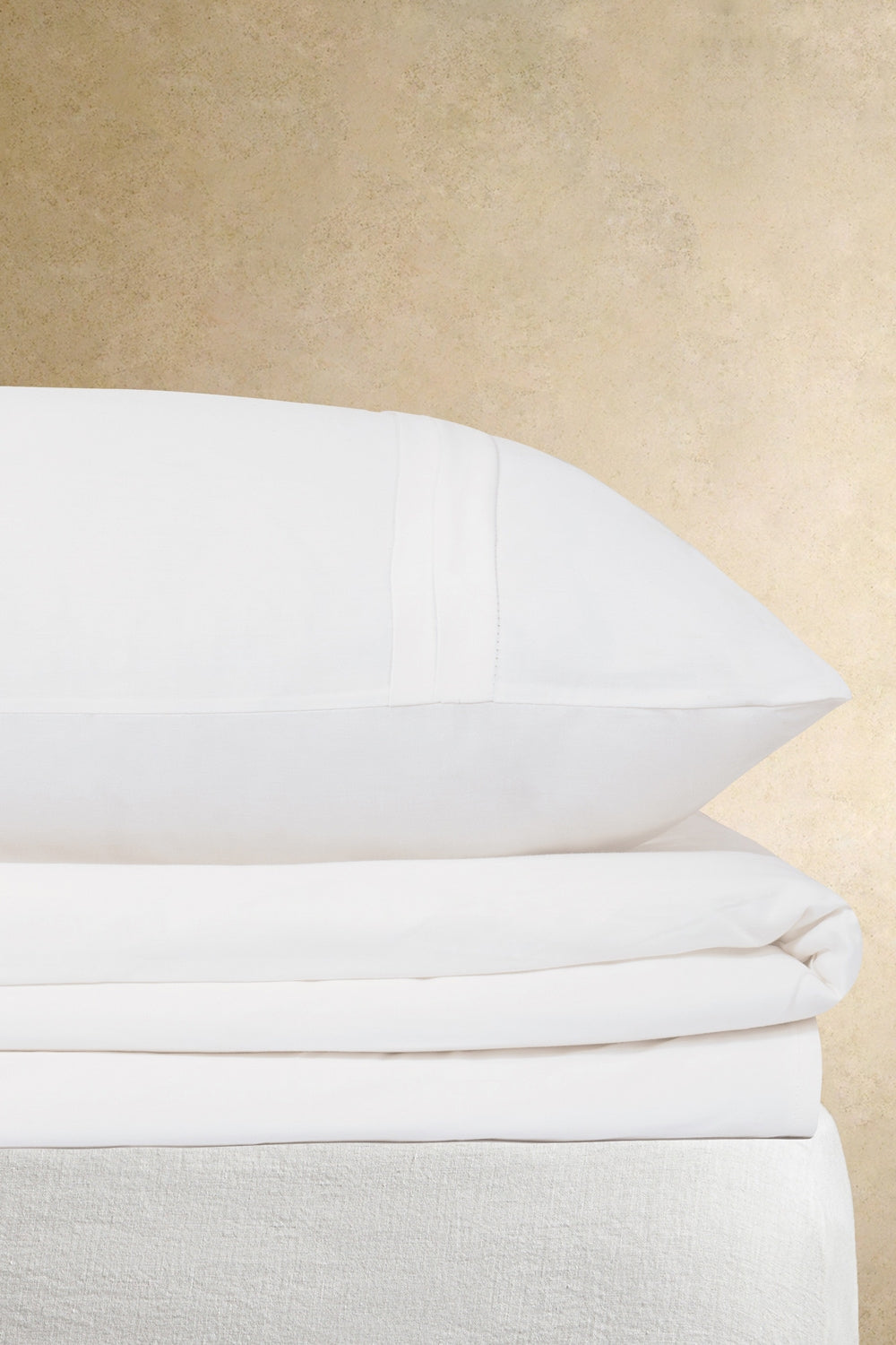 White T-200 Bed Sheet Set