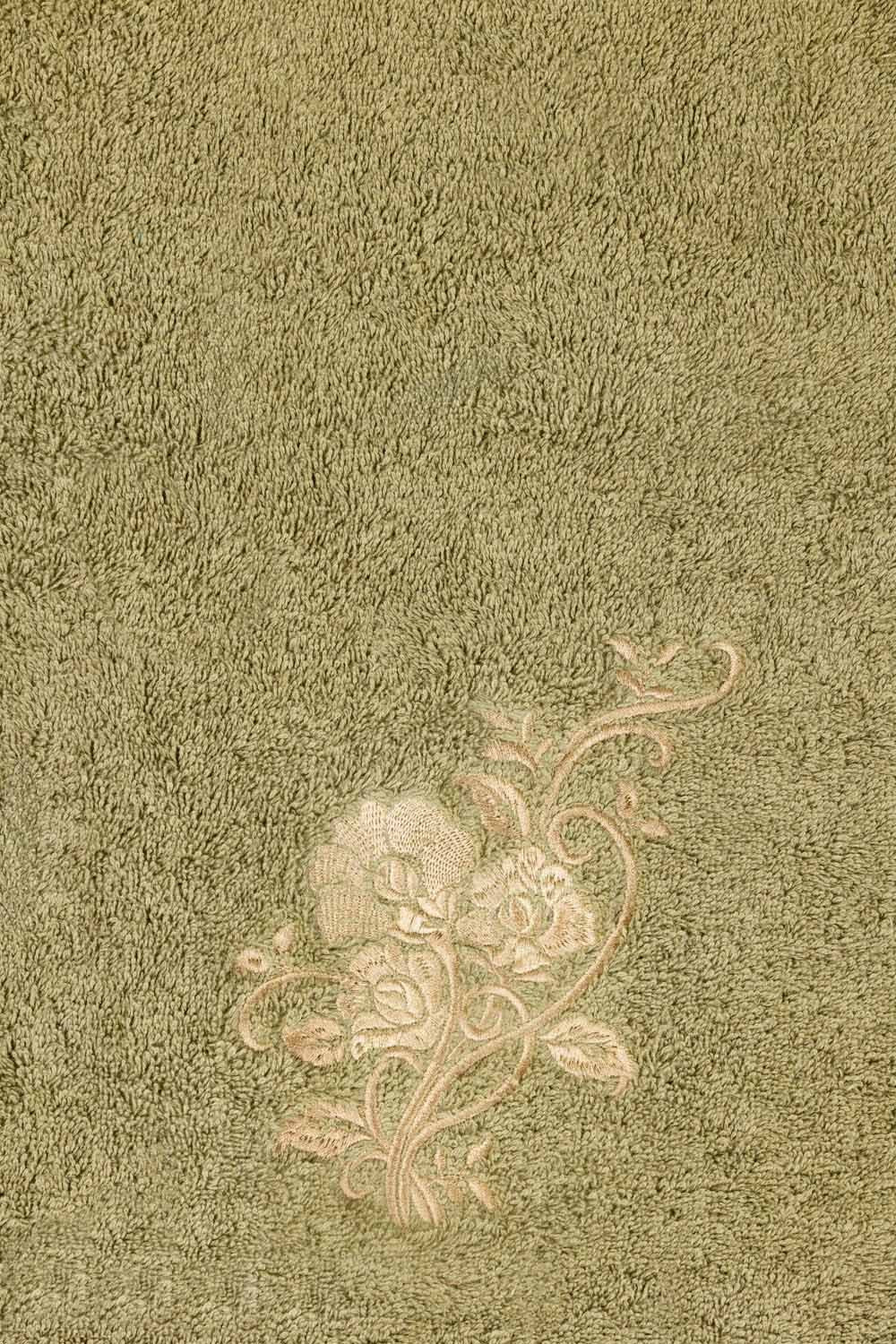 Tendril Combed Embroidered towel