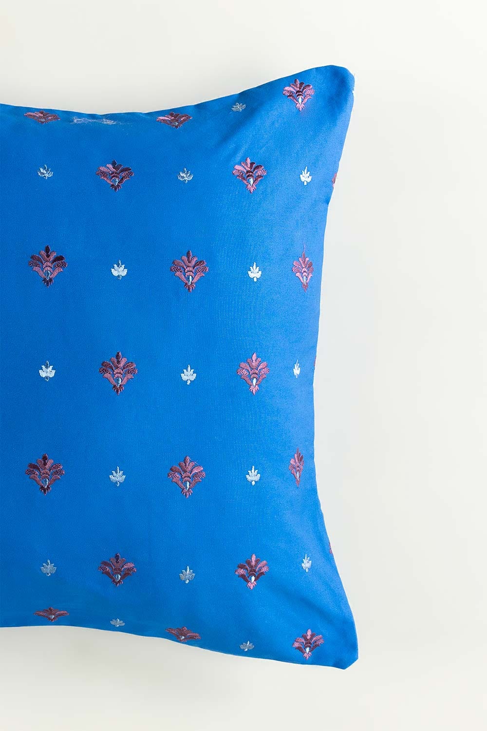AW-23 VISAGE Cotton Embroidered Cushion Cover