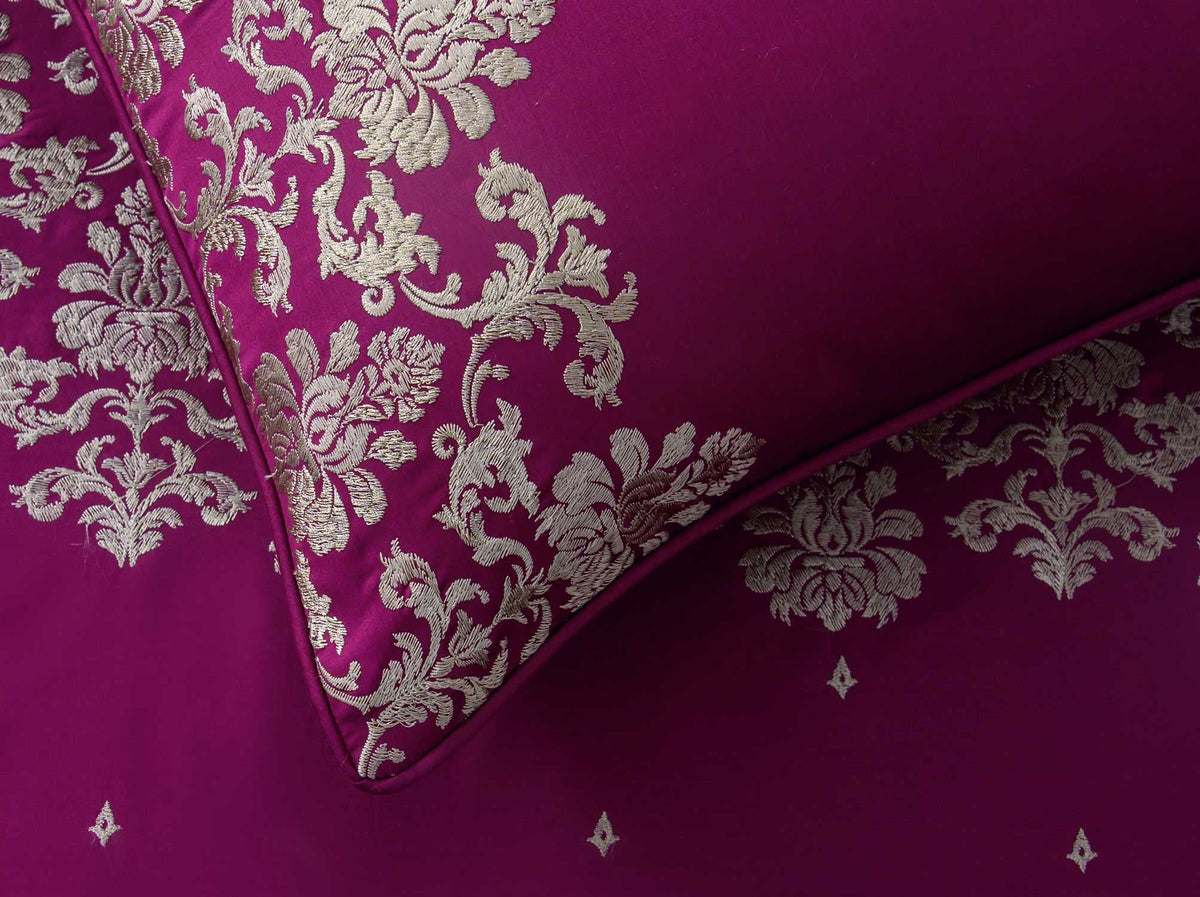 Vivid ViolaT-400 Embroidered Quilt Cover Set