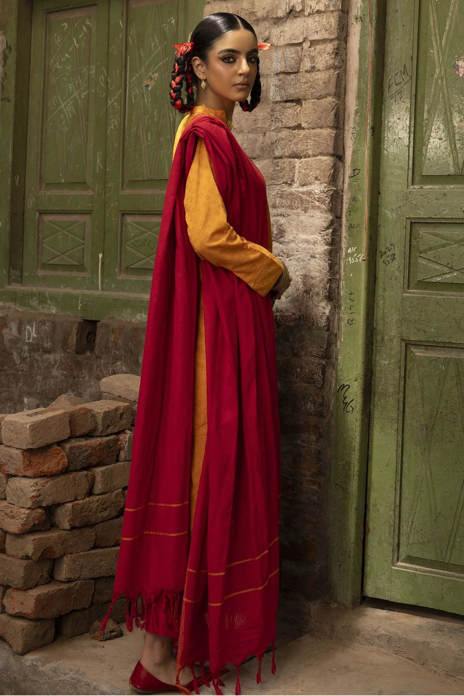 Yarn Dyed Shirt And Trouser With Dupatta