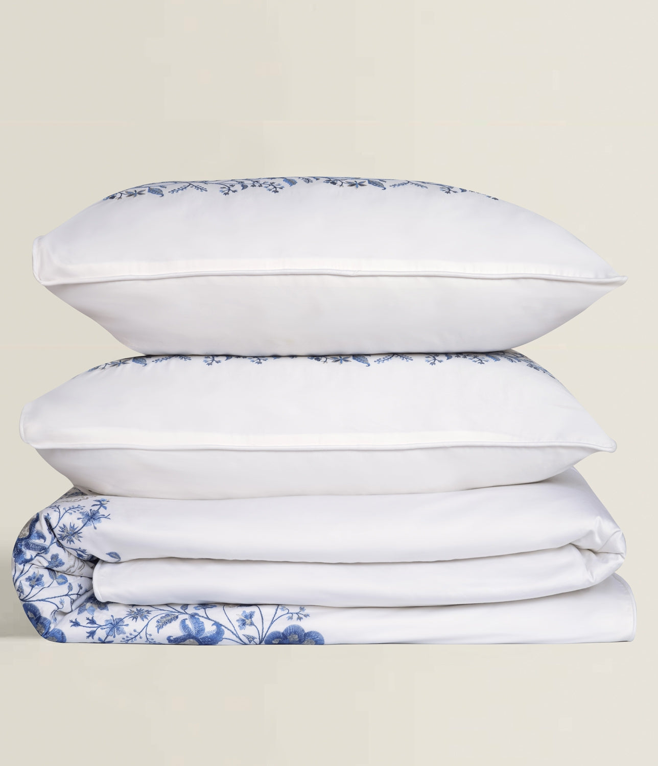 White T-400 Embroidered Quilt Cover Set