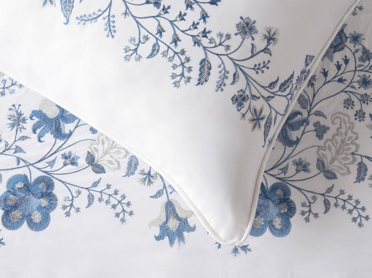 White T-400 Embroidered Quilt Cover Set
