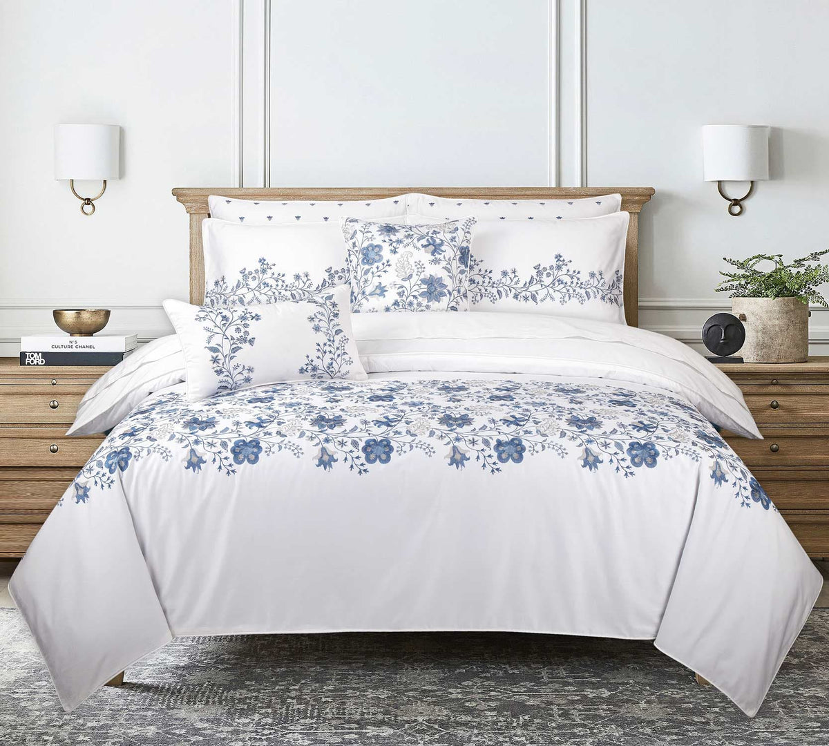 White T-400 Embroidered Quilt Cover Set