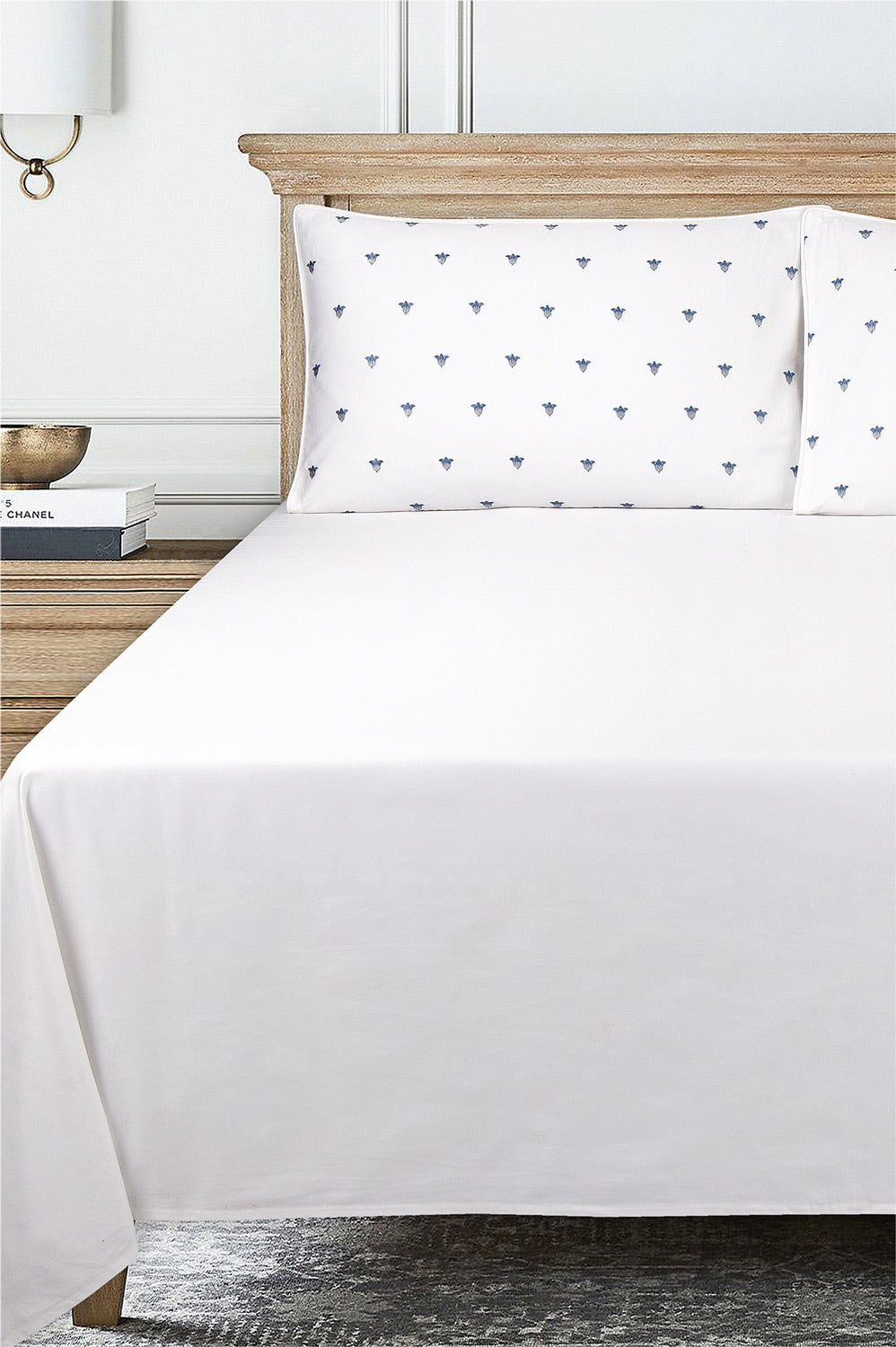 White T-400 Embroidered Bed Sheet Set