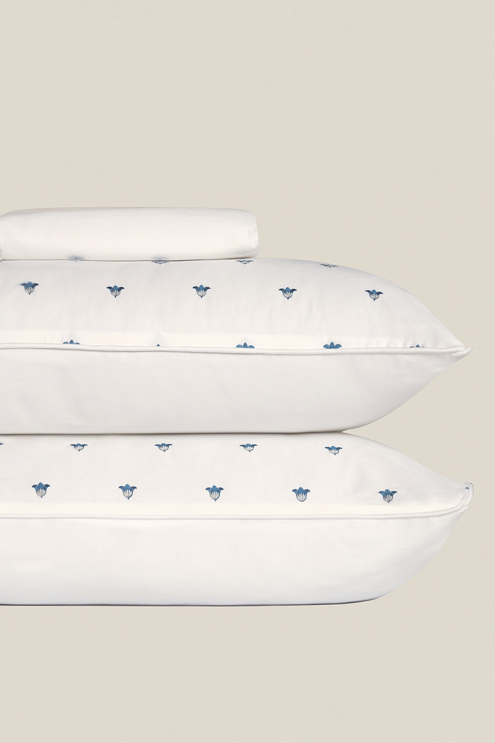 White T-400 Embroidered Bed Sheet Set