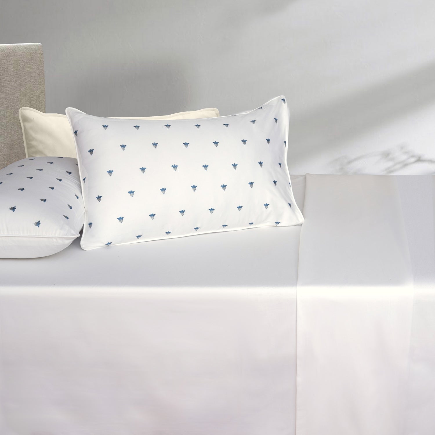 White T-400 Embroidered Bed Sheet Set