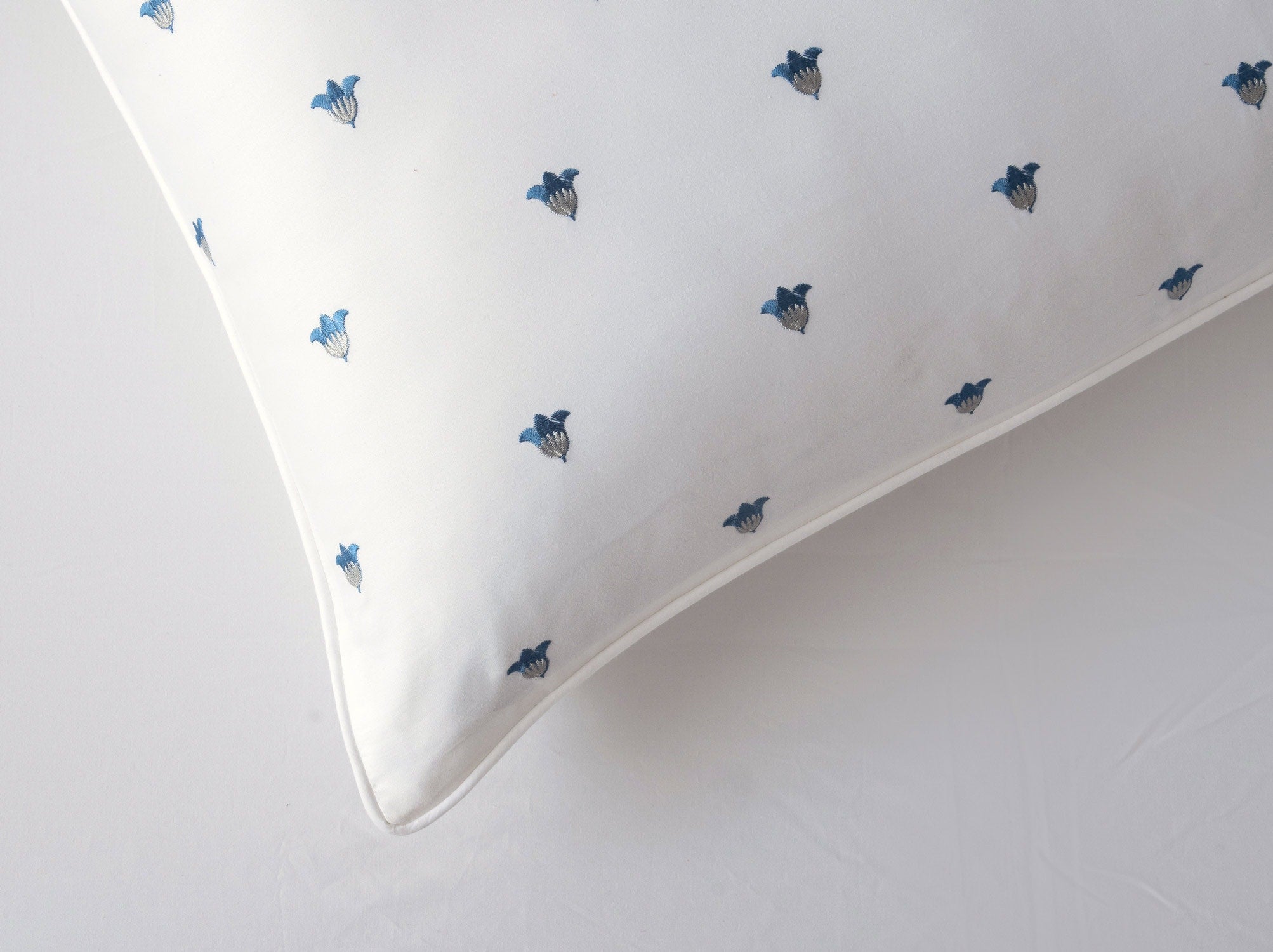 White T-400 Embroidered Bed Sheet Set