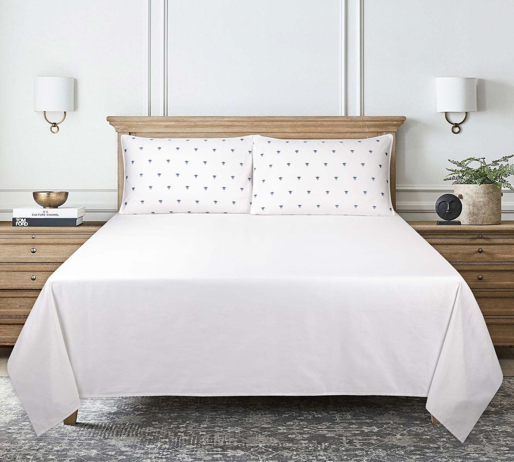 White T-400 Embroidered Bed Sheet Set
