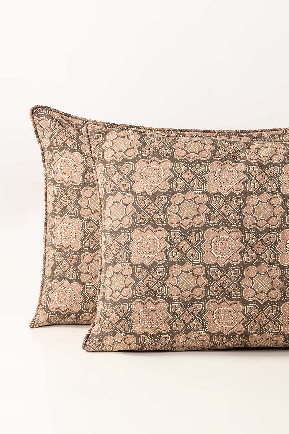 Wood Folk T-150 Pillow Cover Set